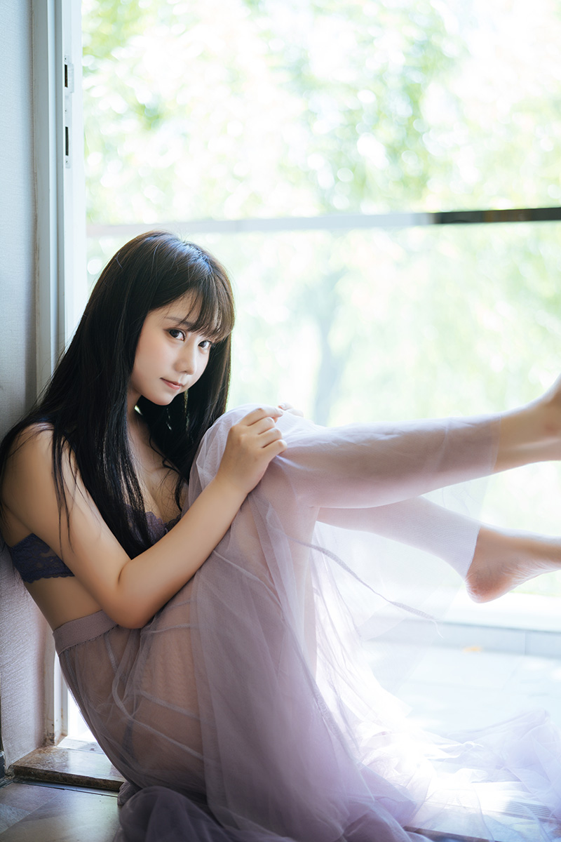 抖音主播L.露性感睡裙热舞直播片段记录