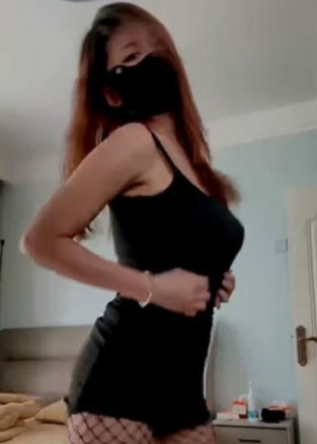 快手丨马儿爱吃香菜 私拍  [2V/1.9GB]