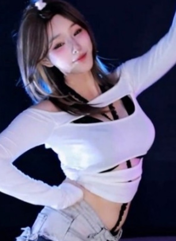 斗鱼丨小渔火 热舞 [24V/3.4GB]