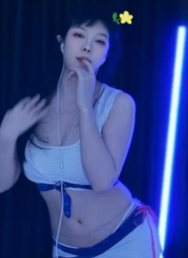 畅聊丨洋芋(黎小胖) 黑袜子 高跟 [45V/3.8GB]