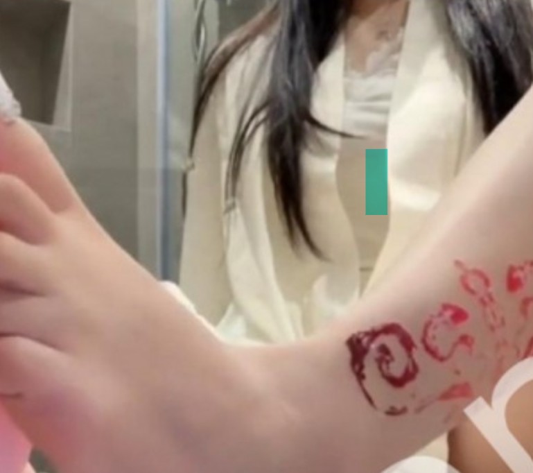 抖音丨尼兔 定制私拍 足控 [66V/499MB]