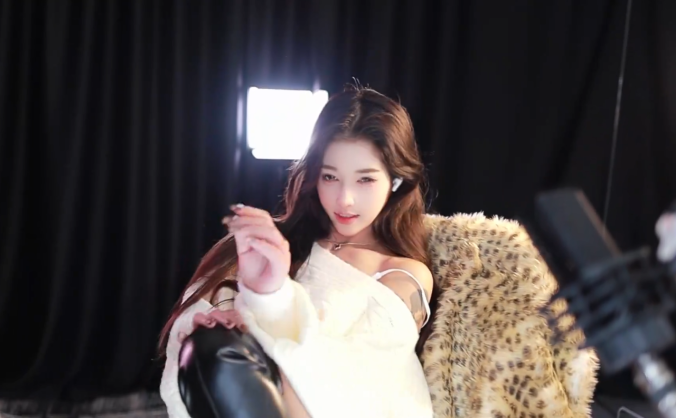 众乐-艺涵 2025年11月-12月热舞视频合集下载【19V/4.3G】