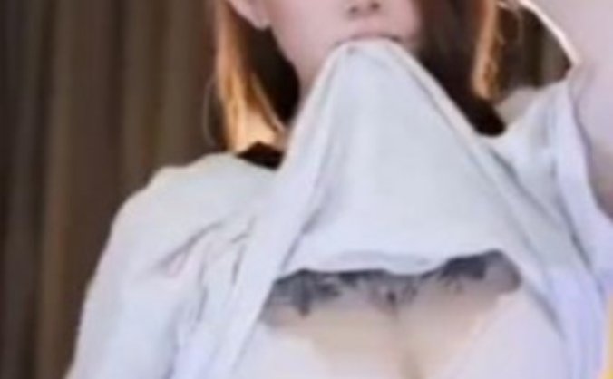 虎牙丨艺小薇 直播整活 [2V/41MB]